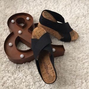 Lucky Brand wedge slip ones.  Good used condition